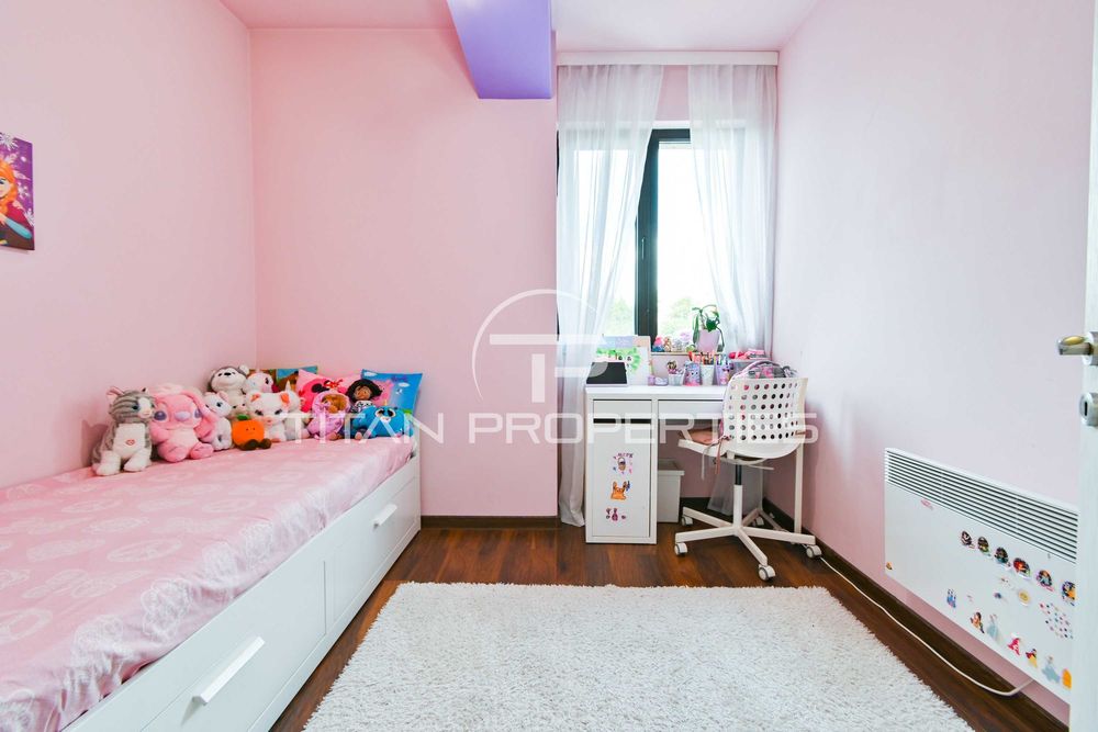 Продава се Тристаен апартамент в София, Хаджи Димитър - 145 кв.м за 2483 €/кв.м - Снимка #2