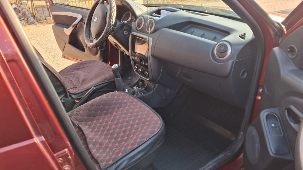 Продам машину Рено Дастер