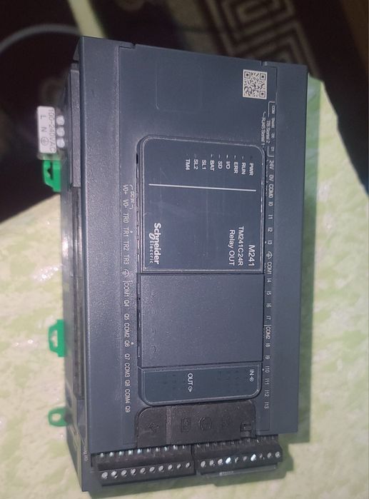 Plc Schneider M241 TM241C24R