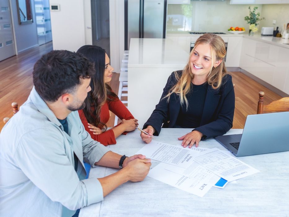 Makler xizmati.  Услуга Риэлтора.  Маклер Rieltor