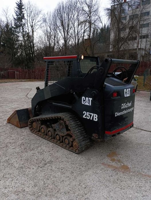 Миничелен товарач CAT 257B