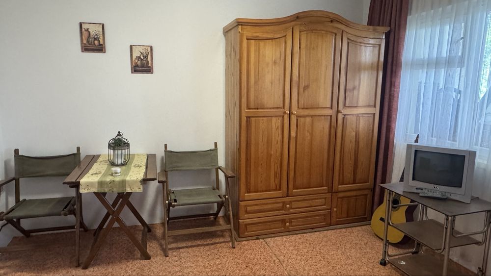 Комплект обзавеждане за стая - гардеров и две легла