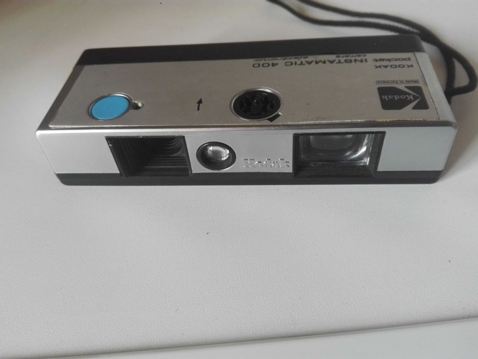 Фотоапарати Kodak и компресор за гуми.