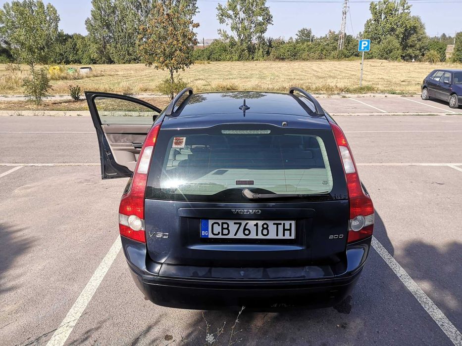 Автомобил Volvo V50