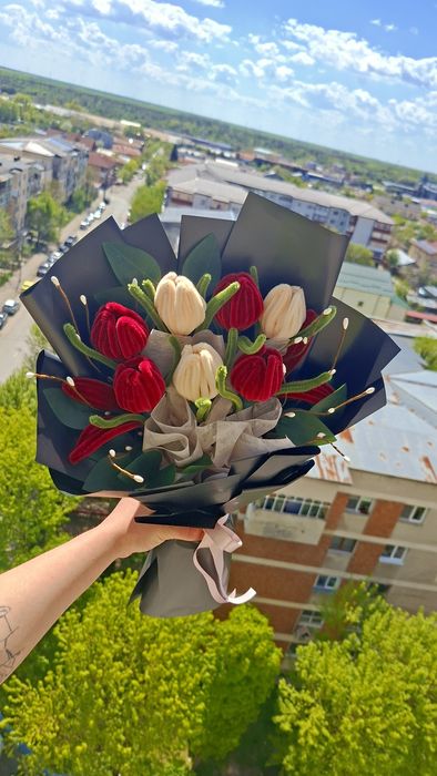 Buchete de flori hand made obtine din sarma plusata