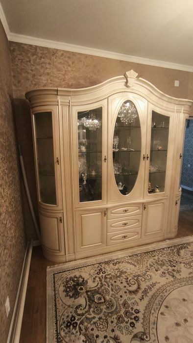 Шкафчик серванта для посуды