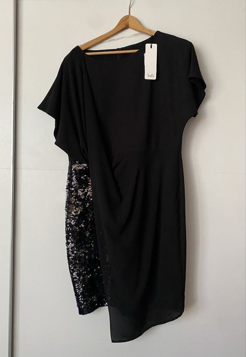 Стилна черна пайетена рокля