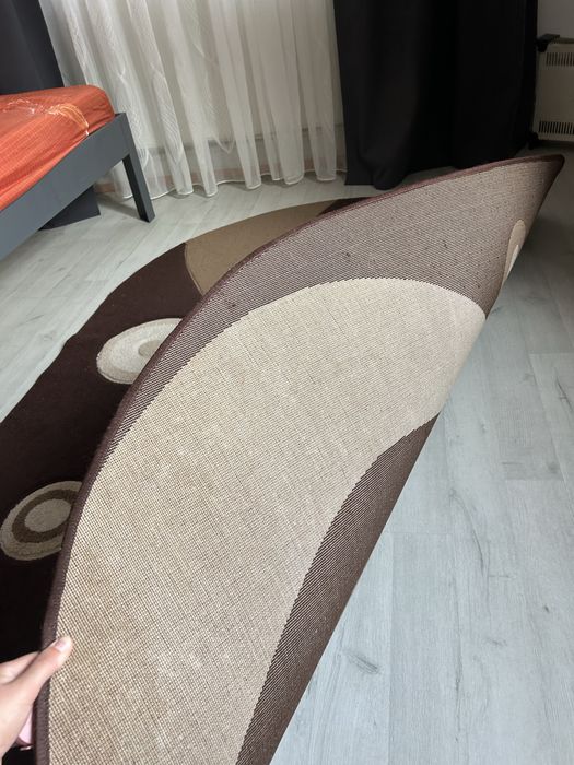 Covor maro cu detalii 230 cm / 150 cm