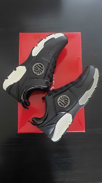 Adidasi GUESS - ca noi
