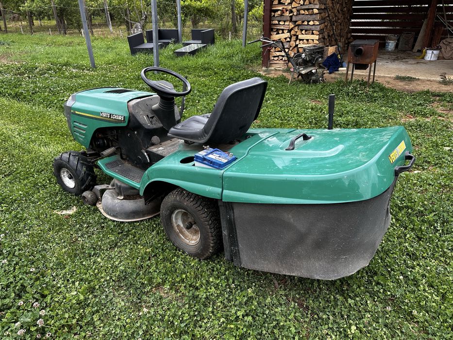 Tractoras de tuns gazonul