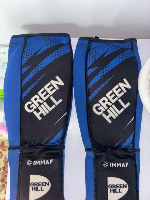 Перчатки ,футты,шлем