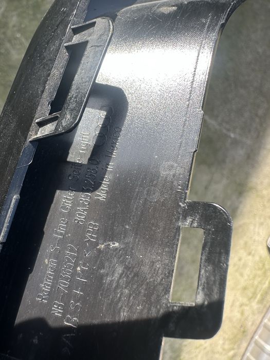 Audi Q5 80A 17г S-line дясна решетка към халогена Ое