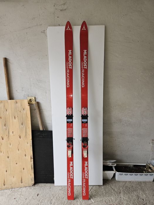 Ски с автомати Mladost