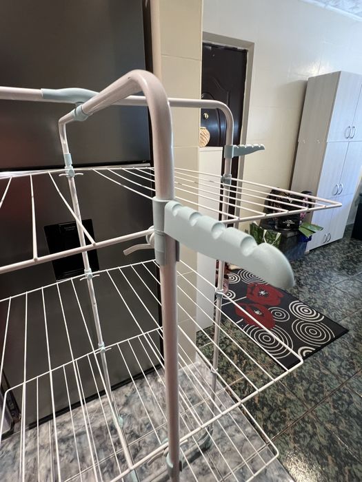 Uscator de rufe verticabil  pliabil si cu roti