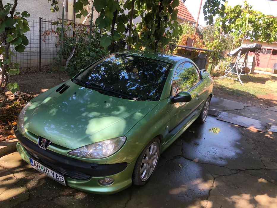 Vând Peugeot 206 CC Cabrio, an 2002, motor 2.0 benzină, 136 CP.