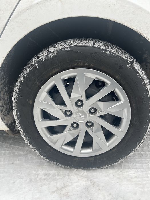 Продам резину с дисками R15