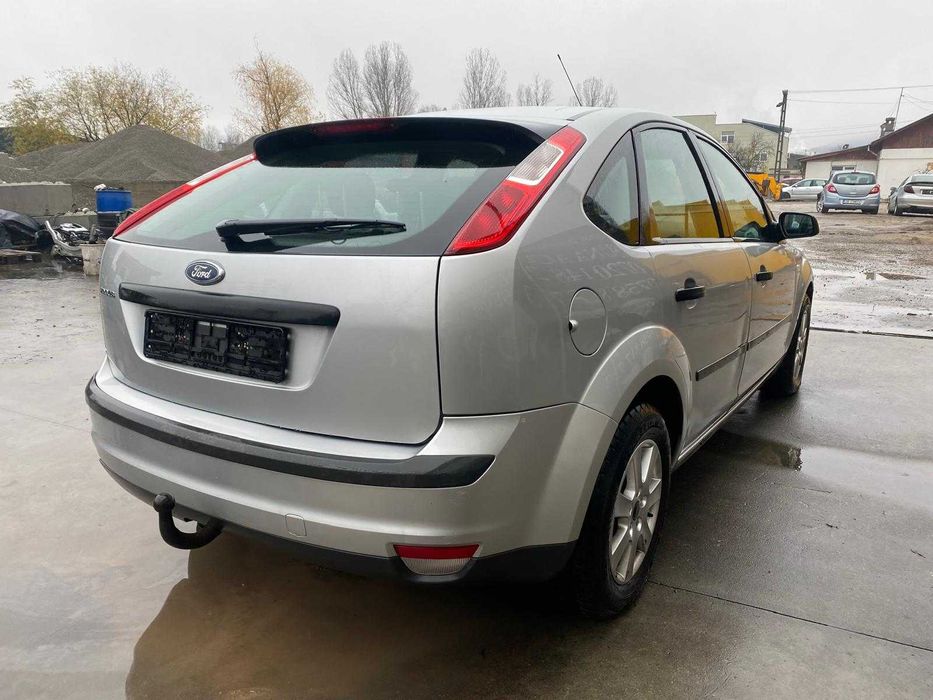 dezmembrez ford focus MK2 , 1.8i/bara fata focus 2/faruri focus 2