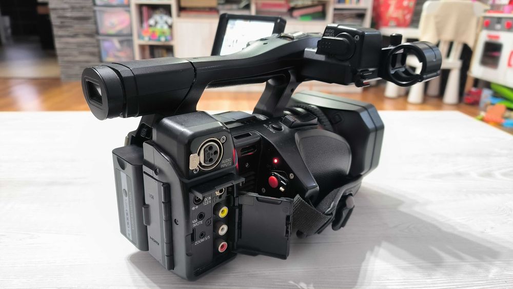 Vand sau schimb cameră video Panasonic HC-X1000 4K
