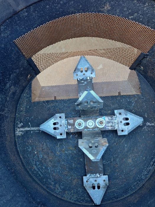 Дробилка зерна  . Жем шөп майдалайды