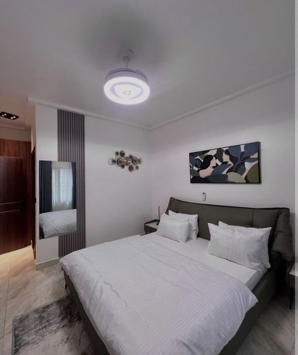 Сдаётся срочно шикарная 2 комнатная квартира на  метро Максима Горкого