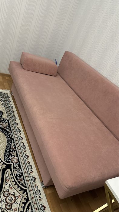 Продам диван с нижними ящиками