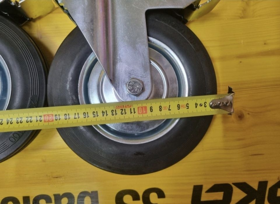 Roata schela cu frana