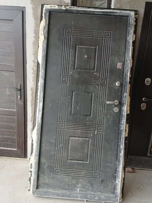 Входная дверь б/у