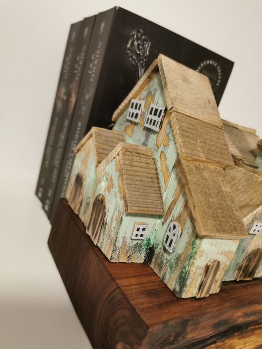 Book Holder Tiny Village – suport de carte din lemn