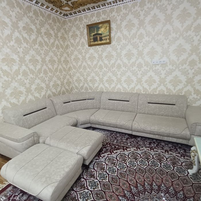 Новый уголок с столом и сидушками