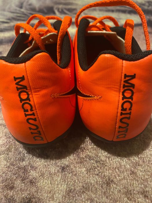 Продавам оригинални бутонки на nike и ролери