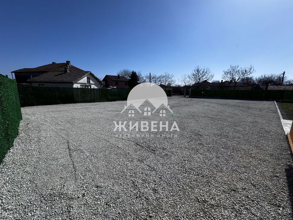 Продавам къща с парцел в центъра на с. Българево