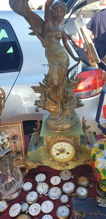 Ceas de semineu de vanzare