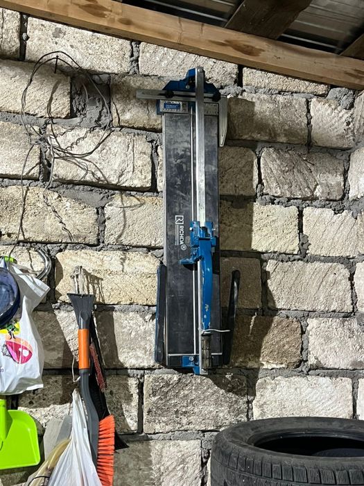 Продам плиткорез.