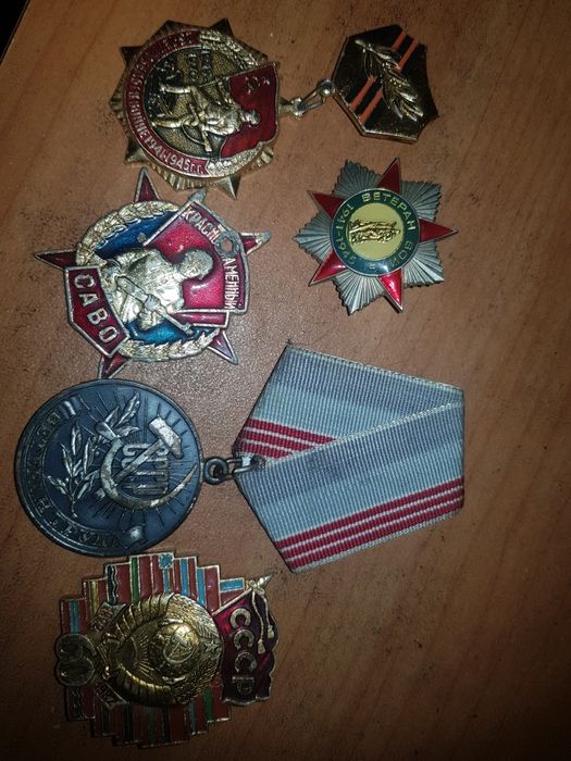 Значки СССР в коллекцию.