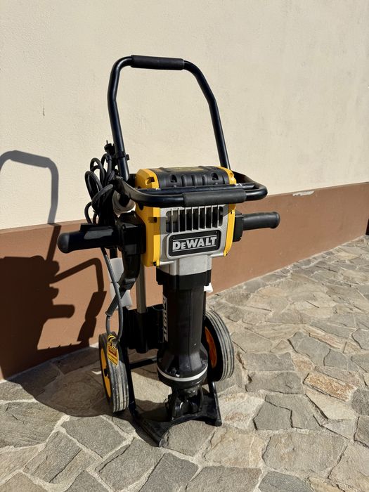 Închiriere mai compactor, placa compactoare, picamer, carotari beton