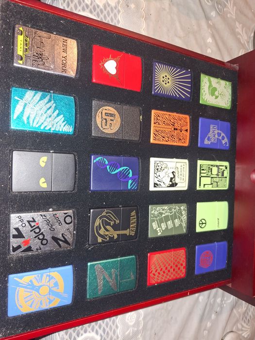 Se vinde set de brichete Zippo