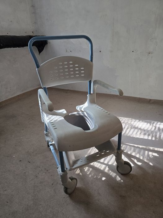 Тоалетен стол шведски