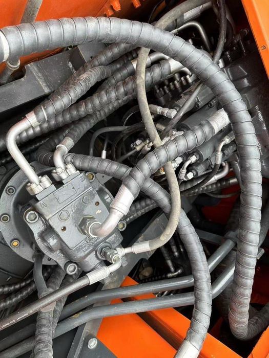 Эксковатор сотилади Doosan dx300lc