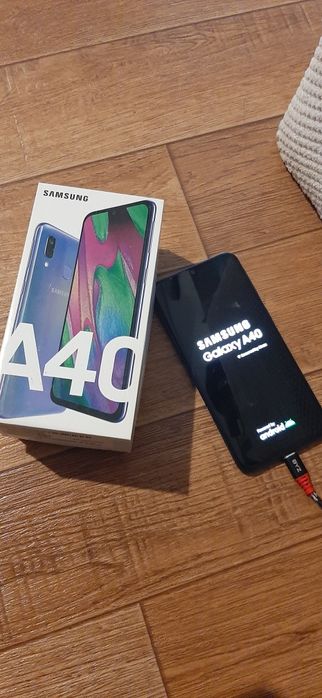 Самсунг А40 64гб