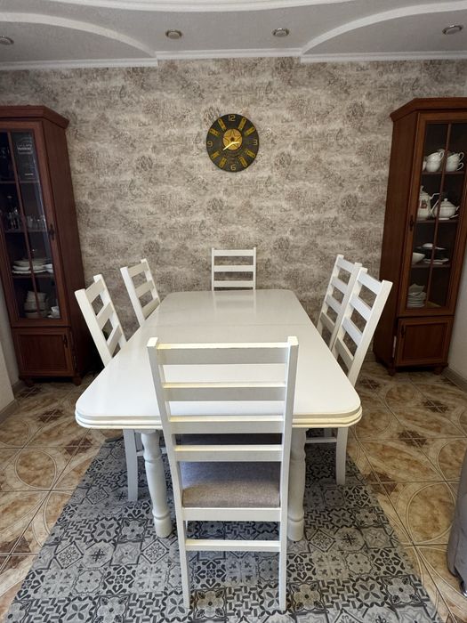 Стол со стульями