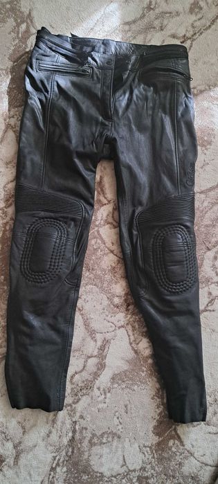 Чисто нов пистов костюм