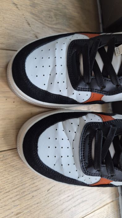 Adidasi Armani Excange