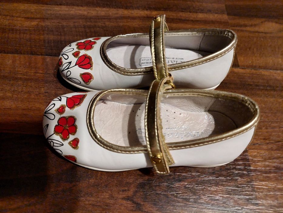 Balerini măsură 25 din piele, albi  pictați cu maci rosii