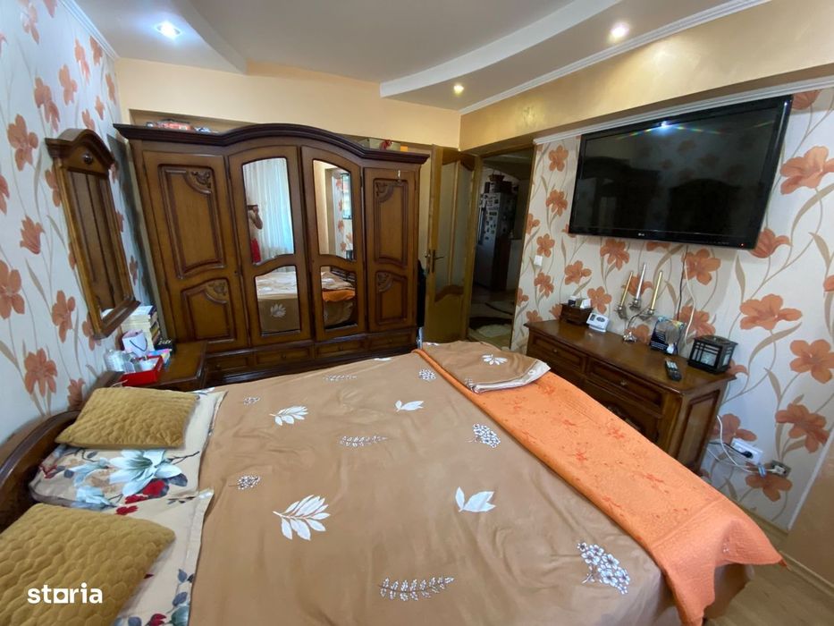 Apartament 3 Camere Decomandate | Zona Centrală | 2 Băi & Pod Privat