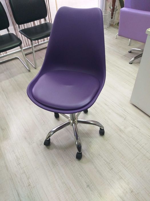 Стол ,офис ,лилав с амортисьор