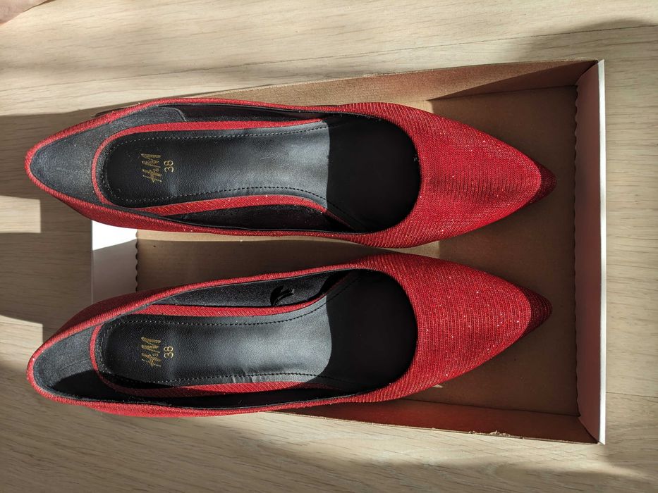 Pantofi H&M roșii cu sclipici, marime 38 – noi