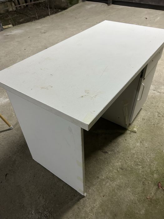 Стол для офис белый