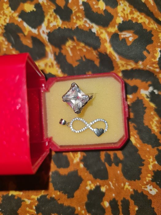 Сребърен пръстен с кристал и сребърна висулка символа на безкрайността