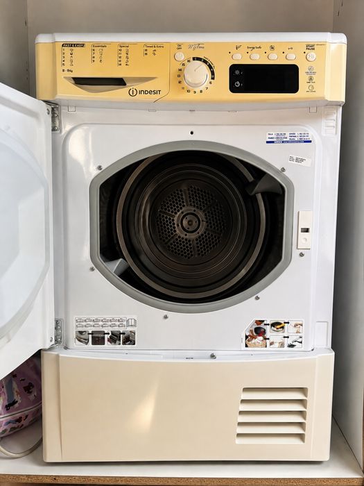 Uscător de rufe Indesit 8 kg – funcțional – 500 lei