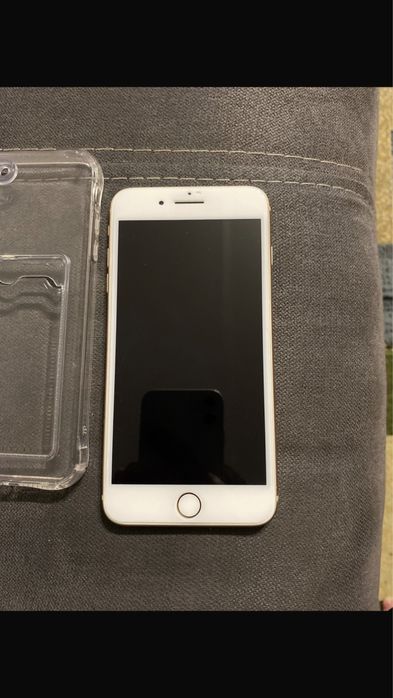 Продам iPhone 8+